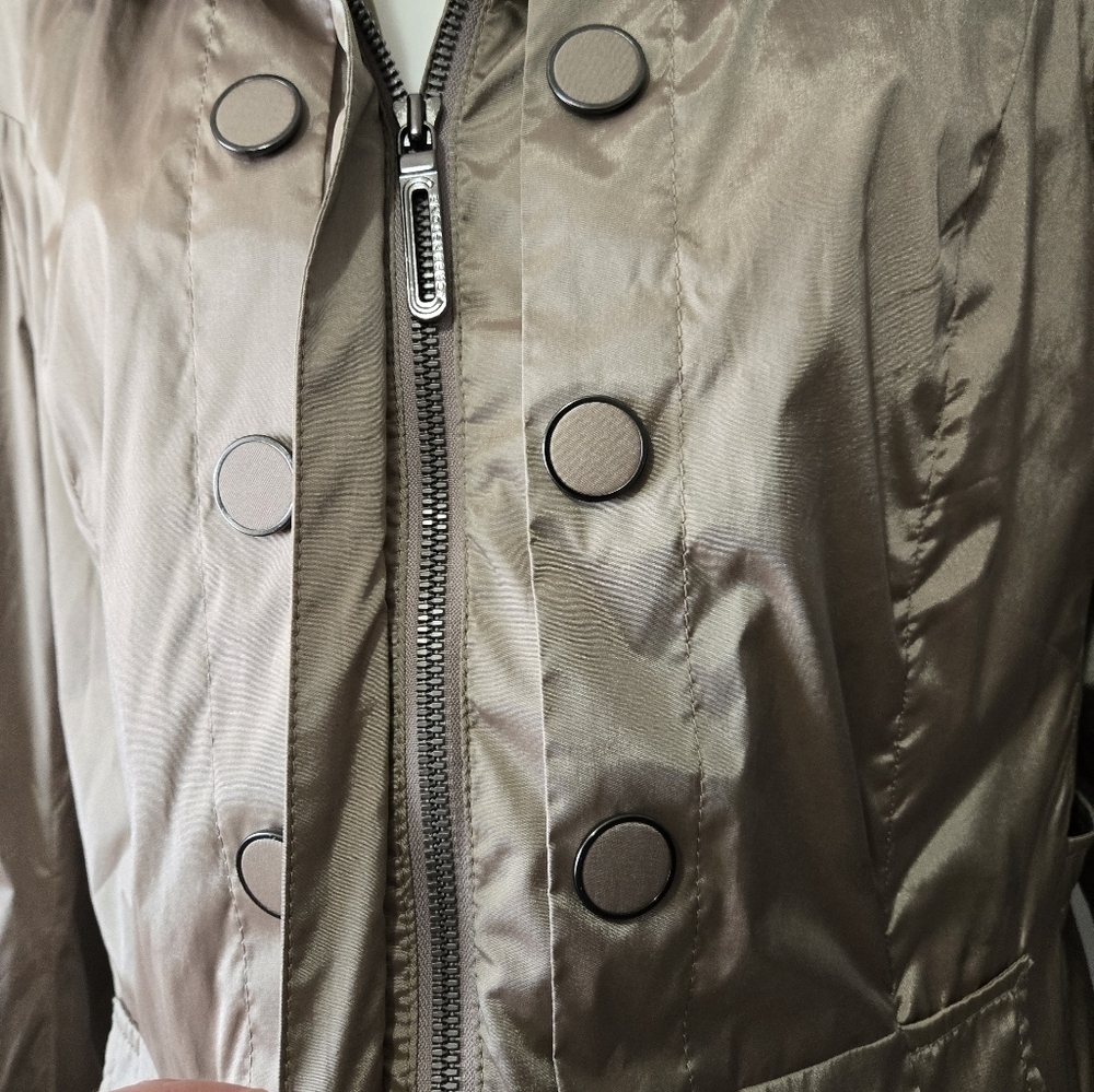 CREENSTONE NWT Metallic Tan Double-Breasted Coat. Size 42/ Med - Picture 4 of 16